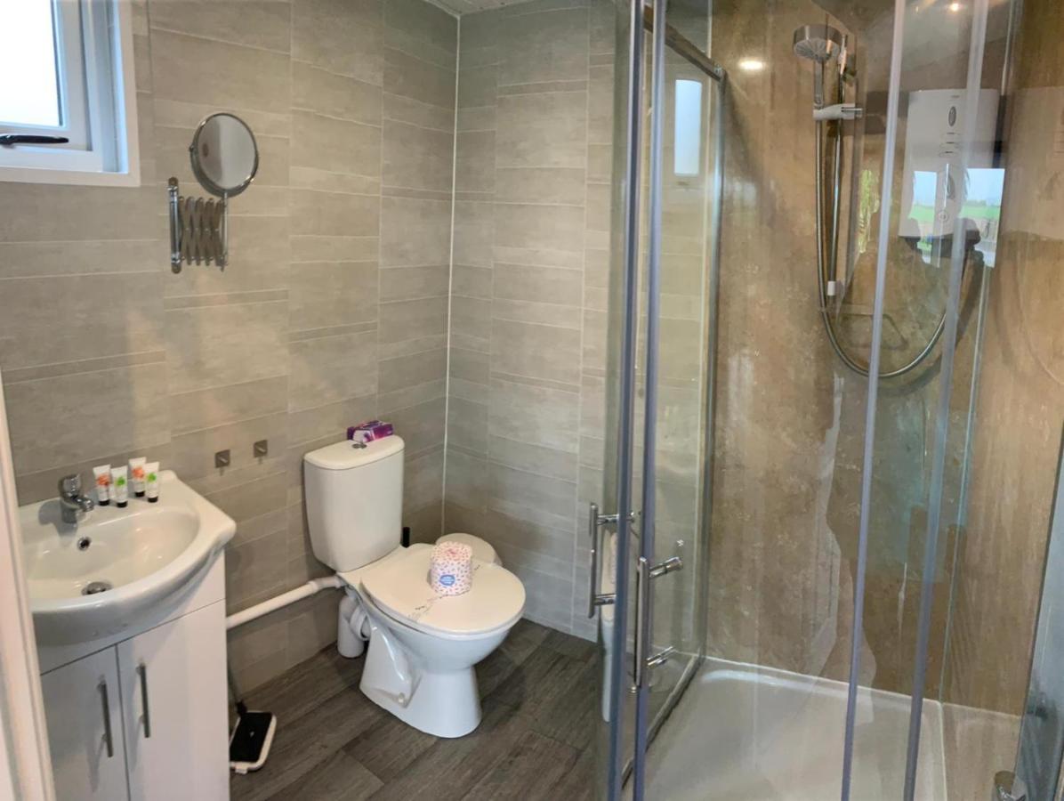 Deerfin Rentals Private Chalet With Hot Tub Ballymena Exterior foto